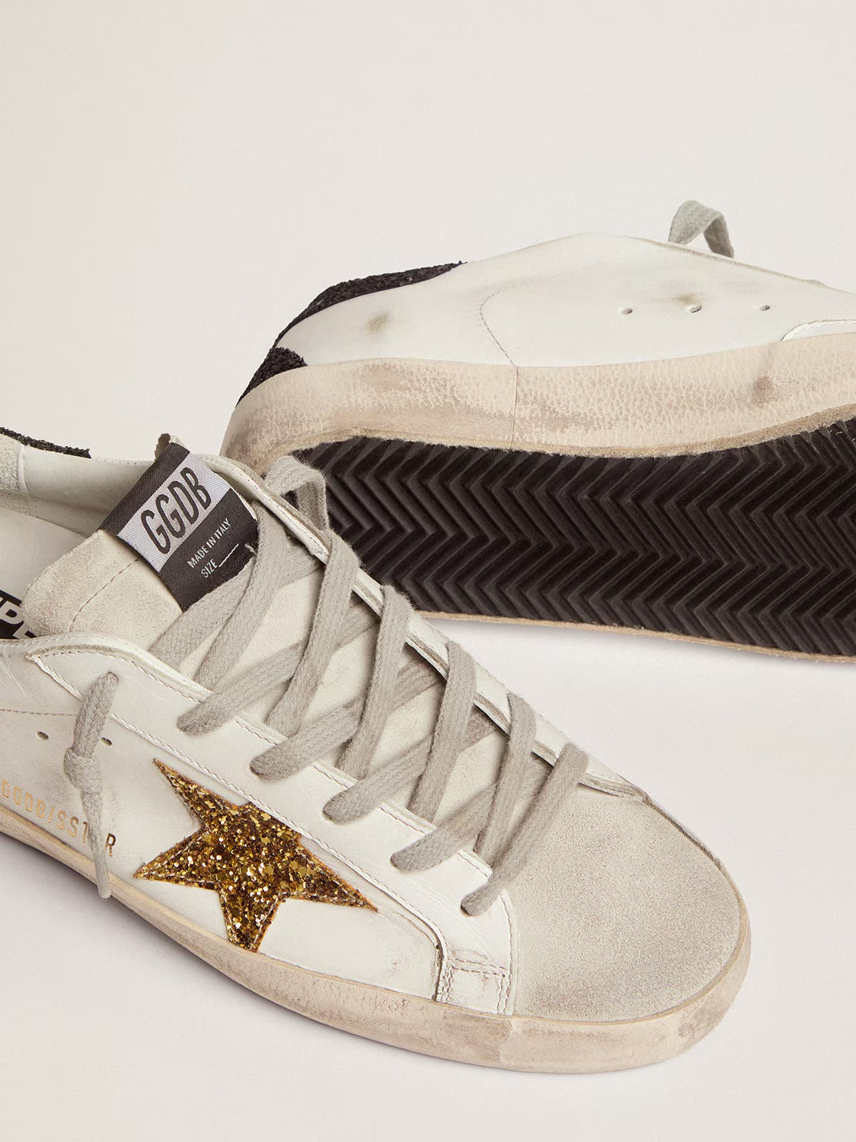 Super-Star femme en cuir nappa avec étoile à paillettes dorées et contrefort à paillettes noires